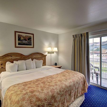 Days Inn & Suites By Wyndham Lolo Exterior photo