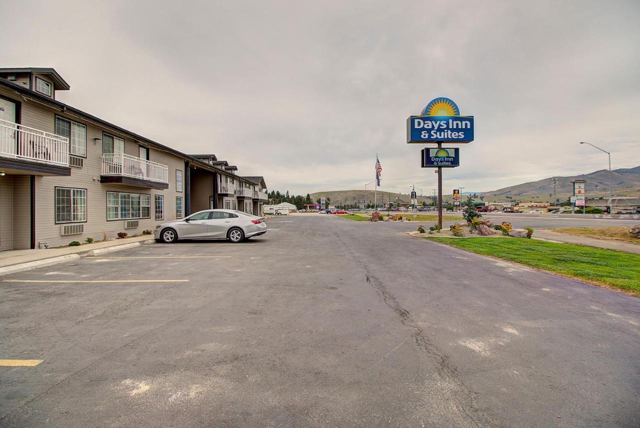 Days Inn & Suites By Wyndham Lolo Exterior photo