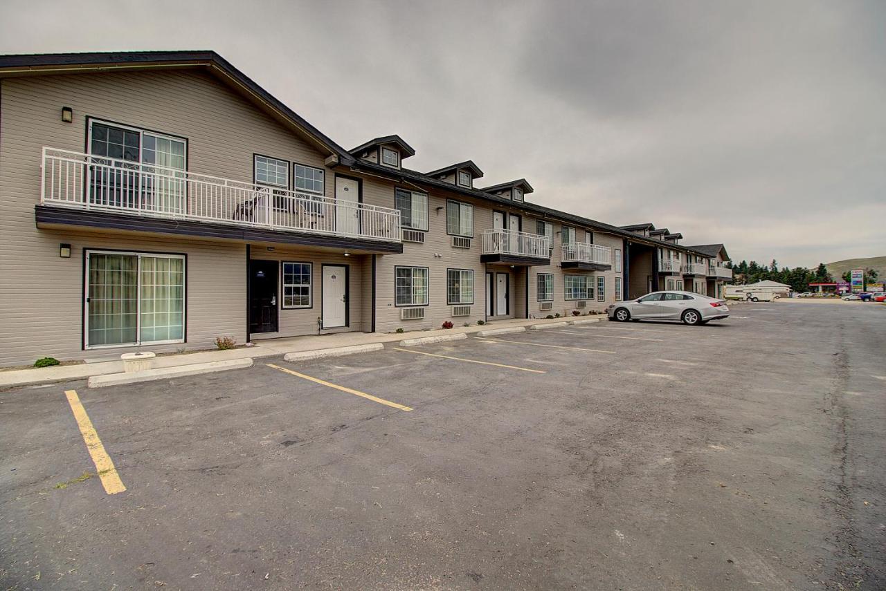 Days Inn & Suites By Wyndham Lolo Exterior photo