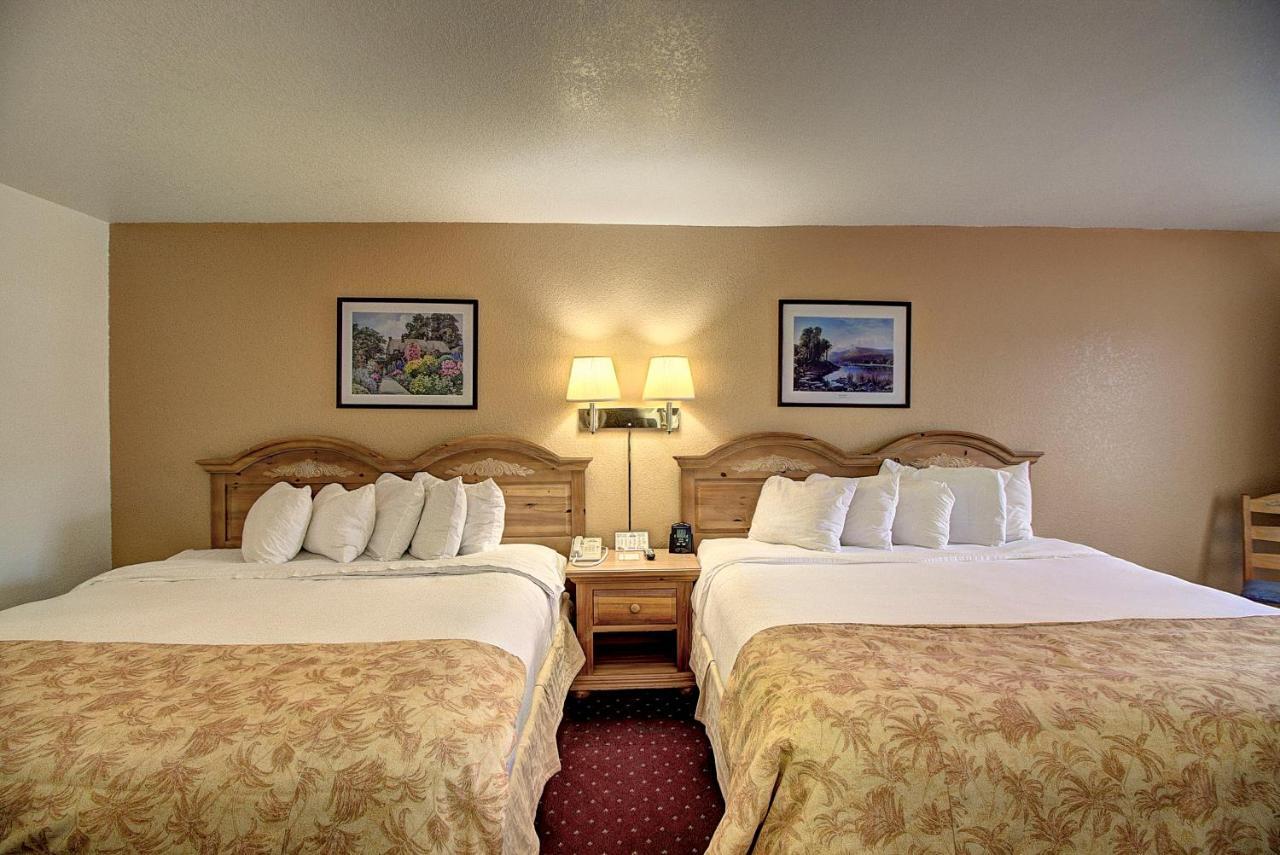 Days Inn & Suites By Wyndham Lolo Exterior photo
